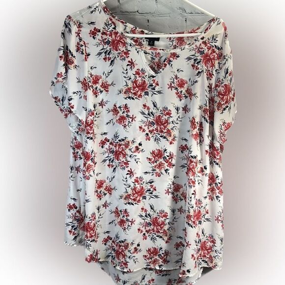 Torrid floral blouse  - Picture 1 of 8